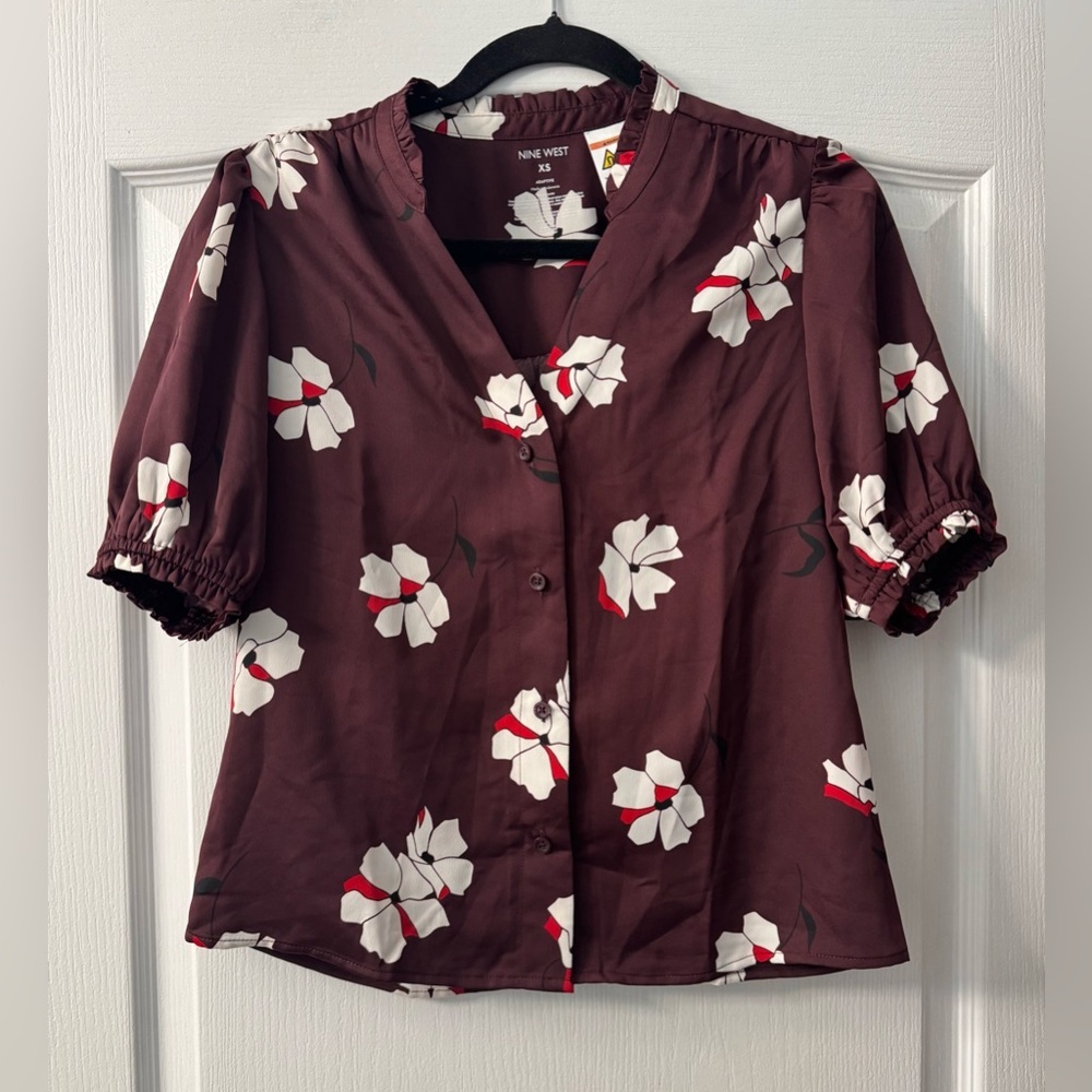 Women's Nine West Adaptive Ruffle Shirt in Plum Kiki Floral - Picture 3 of 11